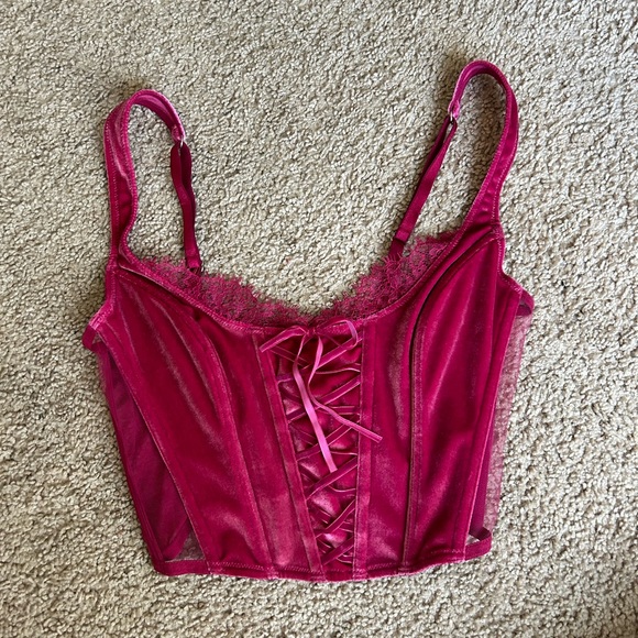 Pink velvet colored corset, adjustable straps and clasp backing - Picture 1 of 2